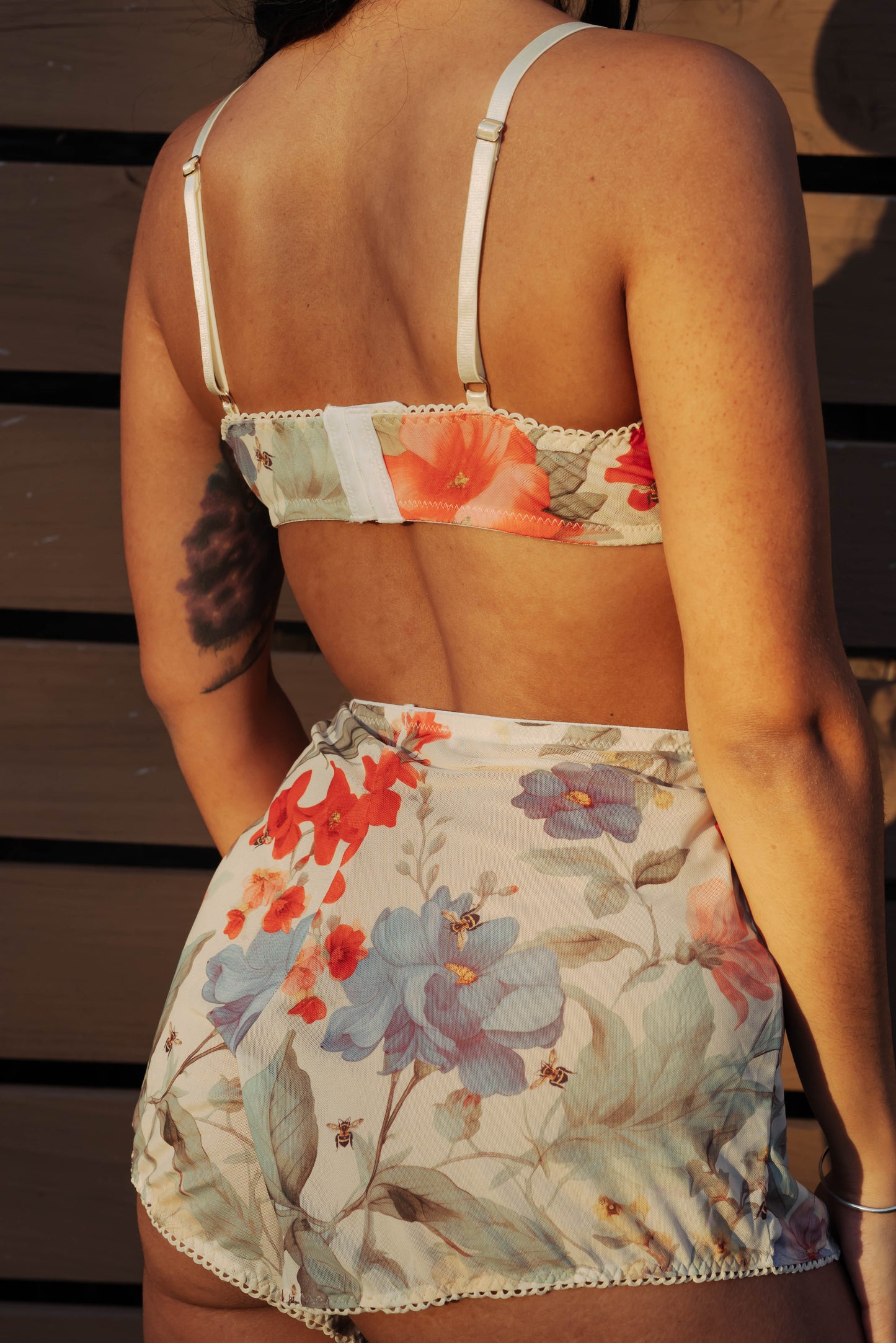WOMAN IN FLORAL MESH BRALETTE SET