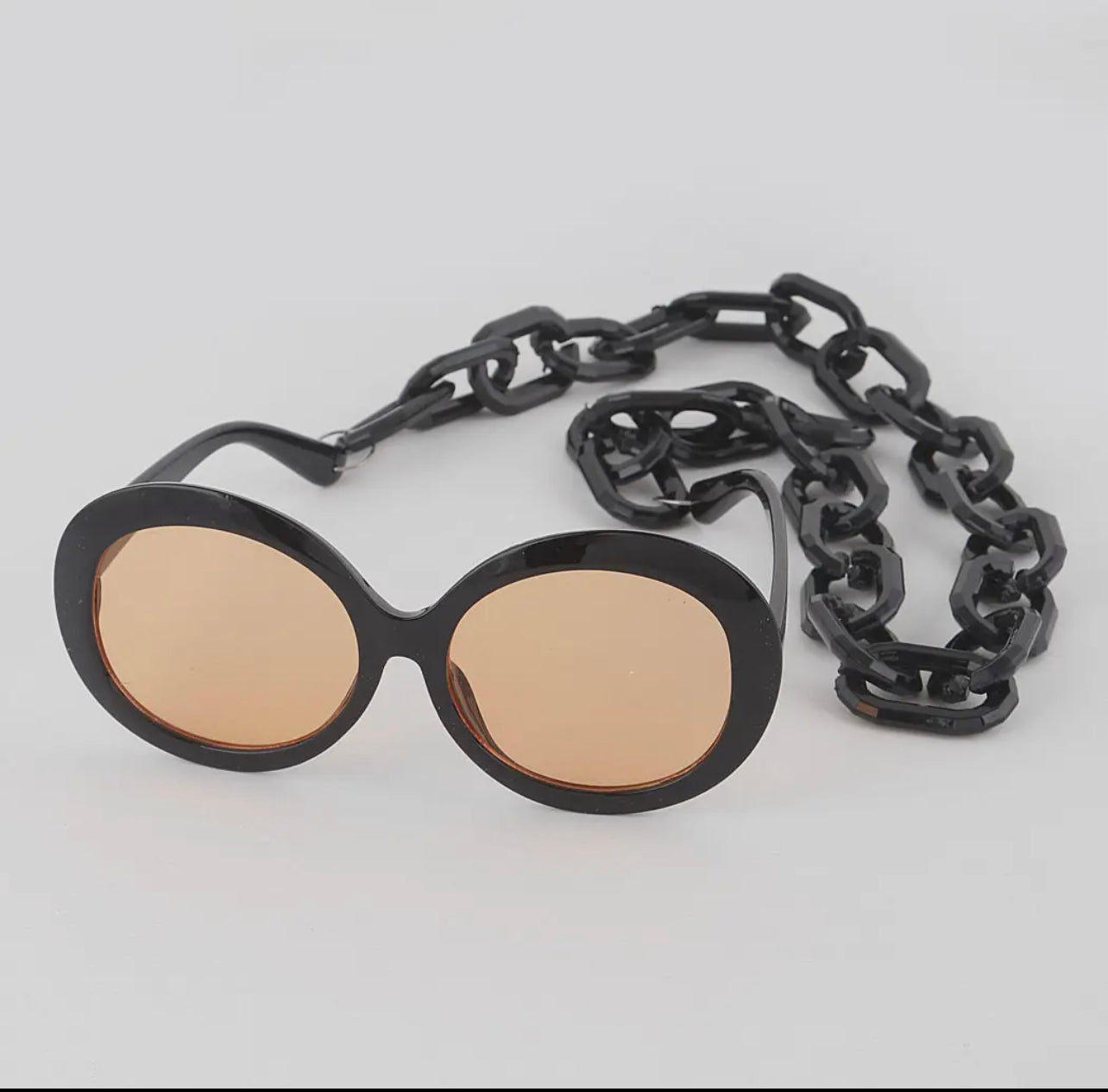 ROUND SUNGLASSES WITH CHAIN