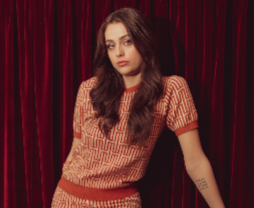 WOMAN IN KNIT TOP