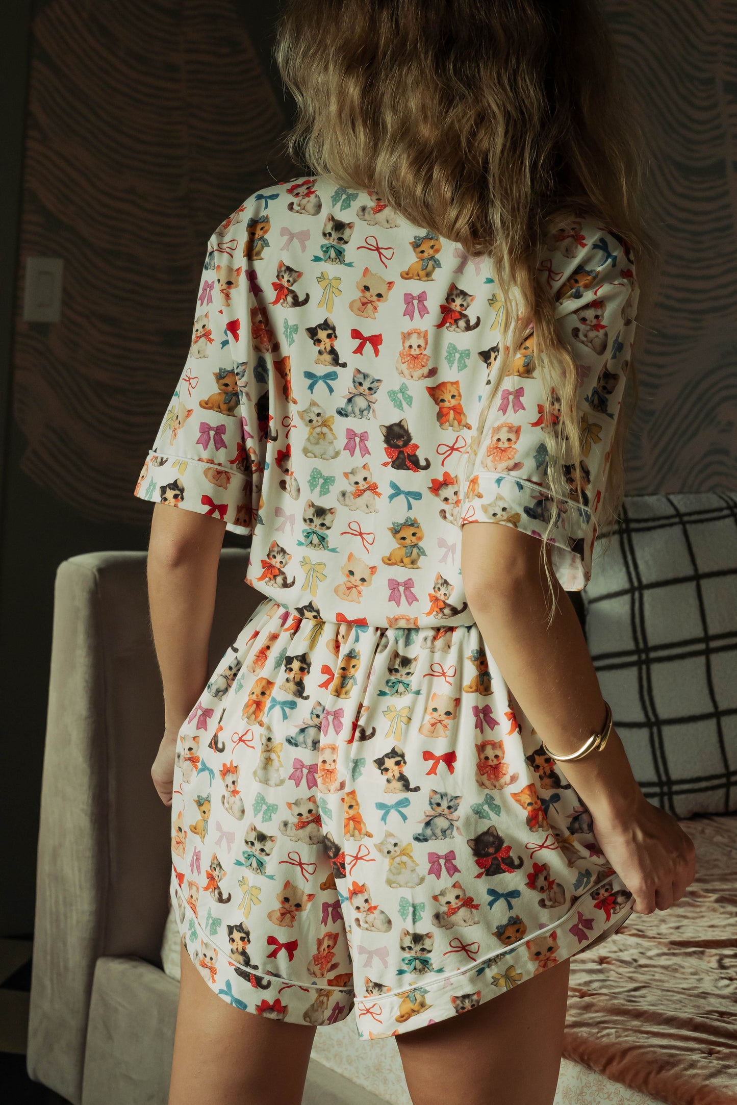 WOMAN IN MODAL SHORT PJ SET WITH PRINTED KITTENS AND BOWS 
