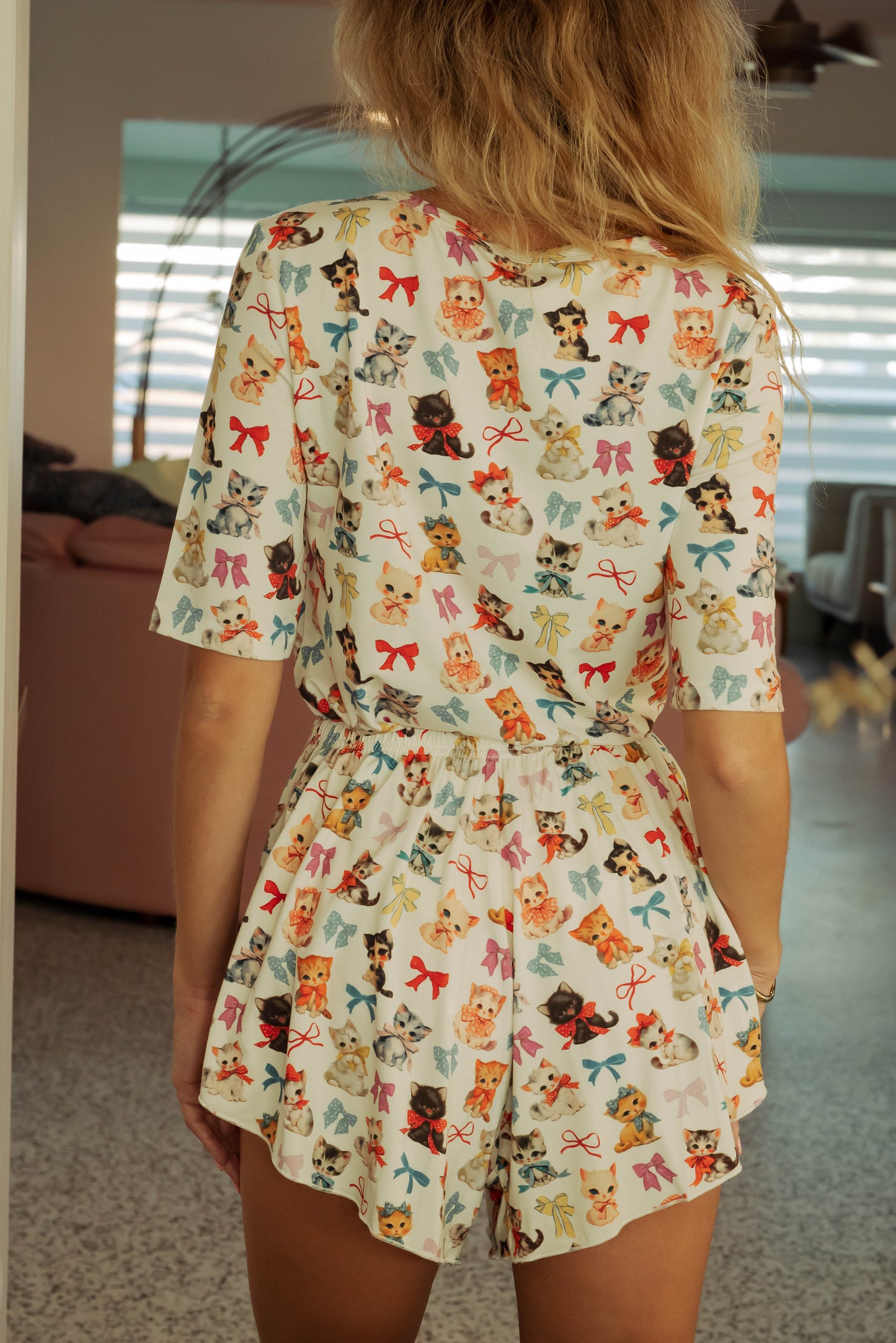 WOMAN IN KITTEN AND BOW FLOWY TAP SHORT PJ SET 