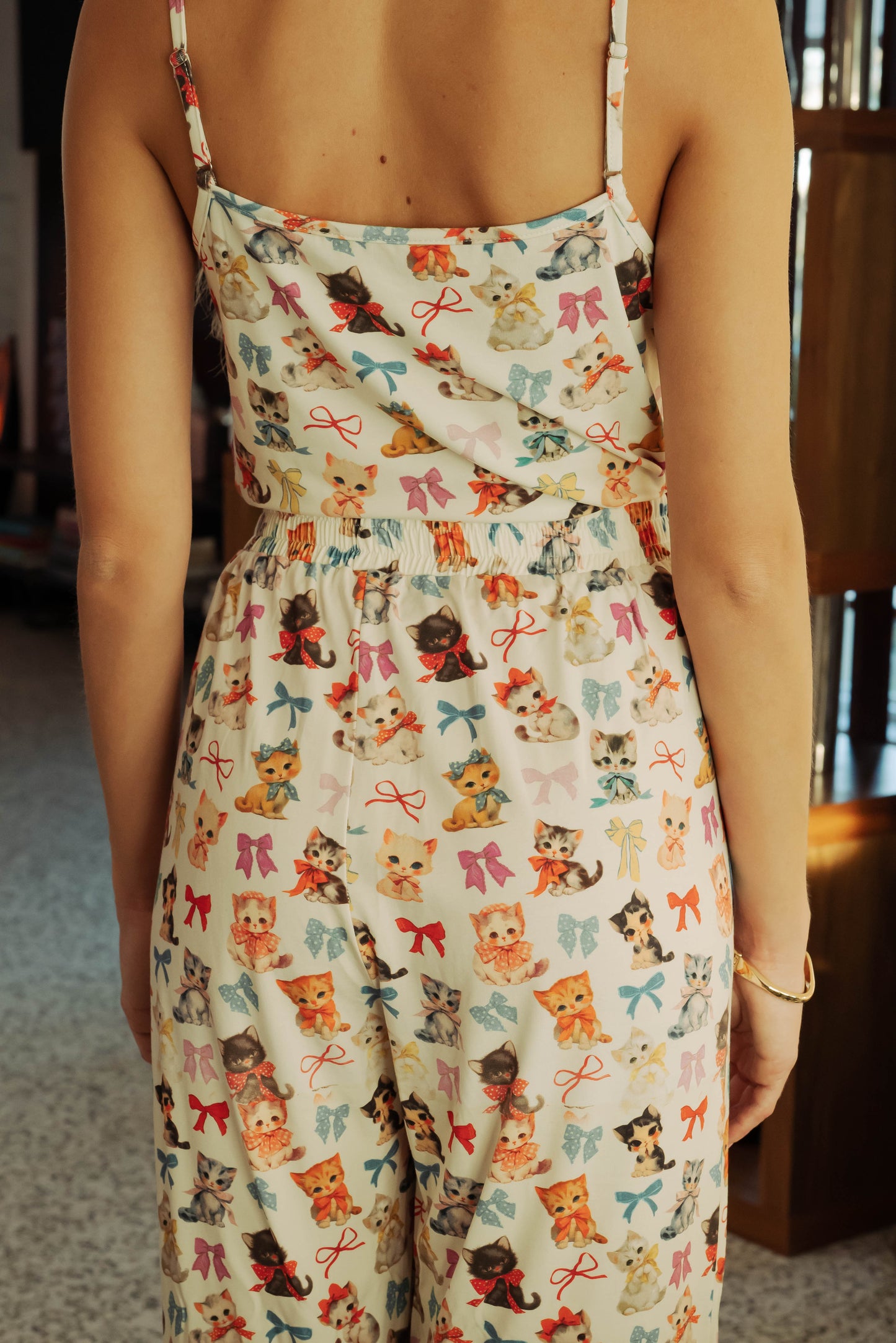 WOMAN IN KITTEN AND BOW PRINTED CAMI SET 