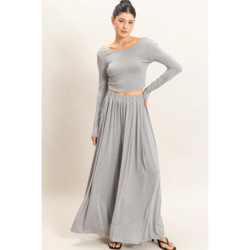 WOMAN MODELING LONG SLEEVE AND WIDE LEG PANT SET IN GRAY