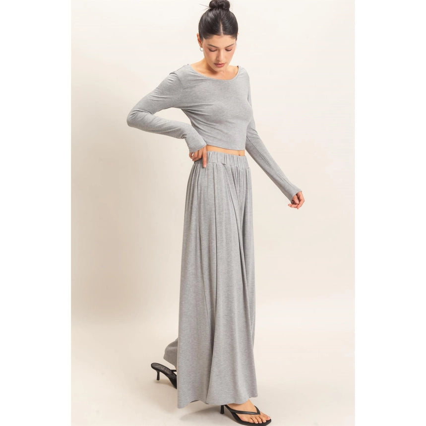 WOMAN MODELING LONG SLEEVE AND WIDE LEG PANT SET IN GRAY